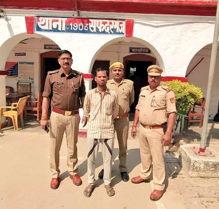 चुनाव में व्यस्त होने के वावजूद बाराबंकी पुलिस ने पकड़ी 1 करोड़ 35 लाख कीमत की 450 ग्राम मारफीन चुनाव में व्यस्त होने के वावजूद बाराबंकी पुलिस ने पकड़ी 1 करोड़ 35 लाख कीमत की 450 ग्राम मारफीन
