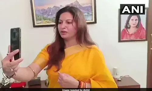 Haryana Assembly Polls 2019 : टिकटोक स्टार सोनाली फोगाट आदमपुर से चुनाव हार गई Haryana Assembly Polls 2019 : टिकटोक स्टार सोनाली फोगाट आदमपुर से चुनाव हार गई