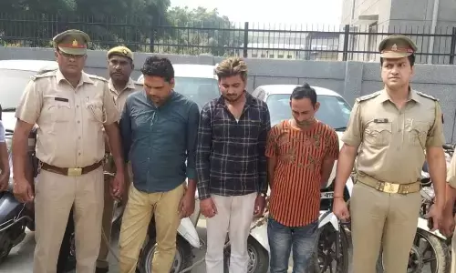 नोएडा: थाना फेस-3 पुलिस ने किया एक शातिर वाहन चोरों के गिरोह का पर्दाफाश नोएडा: थाना फेस-3 पुलिस ने किया एक शातिर वाहन चोरों के गिरोह का पर्दाफाश