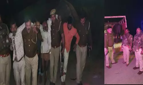 नोएडा पुलिस की बदमाशों से मुठभेड़, आमने सामने की फायरिंग में तीन हुए घायल नोएडा पुलिस की बदमाशों से मुठभेड़, आमने सामने की फायरिंग में तीन हुए घायल