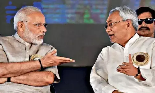 बिहार की राजनीति में हुई असदुद्दीन ओवैसी की इंट्री, क्या उपचुनाव में NDA की हार का असर झारखंड विधानसभा चुनाव पर भी पड़ेगा