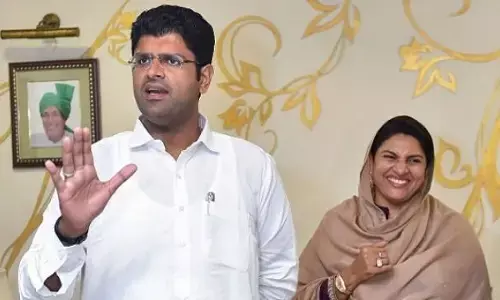 तिहाड़ जेल में बंद दुष्यंत चौटाला के पिता अजय चौटाला को मिली 2 हफ्ते की फर्लो