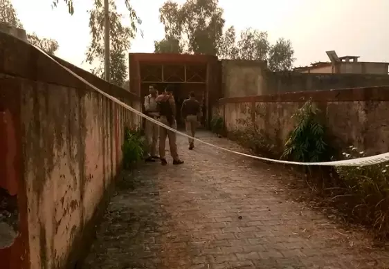 दोहरे हत्याकांड से दहला मुरादाबाद, साधू समेत एक अन्य की सिलेंडर से कुचल कुचल कर हत्या दोहरे हत्याकांड से दहला मुरादाबाद, साधू समेत एक अन्य की सिलेंडर से कुचल कुचल कर हत्या