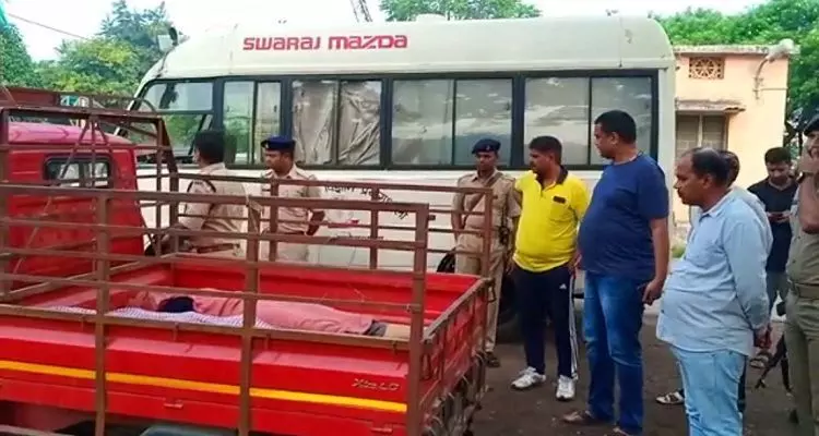 जमशेदपुर में पार्क में प्रेमी युगल की मिला शव, दोनों की कनपटी में लगी थी गोली जमशेदपुर में पार्क में प्रेमी युगल की मिला शव, दोनों की कनपटी में लगी थी गोली
