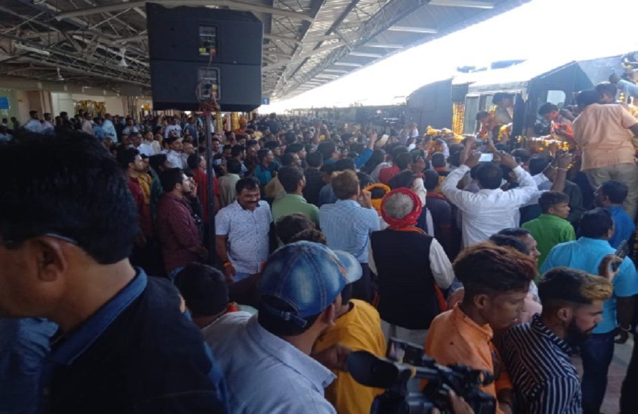 आज़ादी के 72 साल बाद मध्यप्रदेश के अलीराजपुर पहुंची पहली ट्रेन आज़ादी के 72 साल बाद मध्यप्रदेश के अलीराजपुर पहुंची पहली ट्रेन