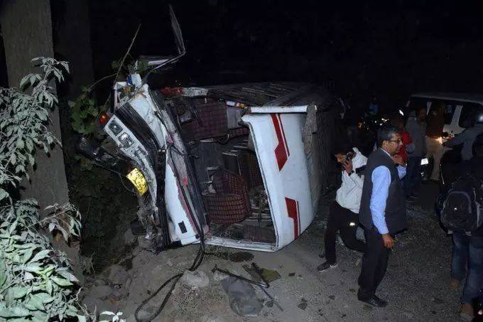 चंडीगढ़-मनाली नेशनल हाईवे पर हुआ बस हादसा, 15 घायल चंडीगढ़-मनाली नेशनल हाईवे पर हुआ बस हादसा, 15 घायल