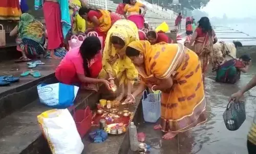 नहाय-खाय के साथ शुरू हुआ महापर्व छठ, घाटों पर उमड़ा छठ व्रतियों का सैलाब