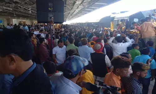 आज़ादी के 72 साल बाद मध्यप्रदेश के अलीराजपुर पहुंची पहली ट्रेन आज़ादी के 72 साल बाद मध्यप्रदेश के अलीराजपुर पहुंची पहली ट्रेन