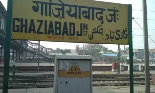 गाजियाबाद में बेहोश हुई अर्धनग्न युवती को देख किसी ने नही की मदद