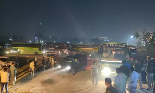 नोएडा पुलिस का ओपरेशन क्लीन 23 : 80 बसों को किया बंद जिनमे 14 को किया सीज नोएडा पुलिस का ओपरेशन क्लीन 23 : 80 बसों को किया बंद जिनमे 14 को किया सीज