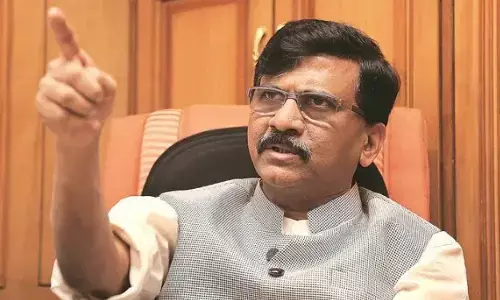 कपिल मिश्रा पर भड़के संजय राउत, बोले- बांद्रा की घटना को दे रहे सांप्रदायिक रंग कपिल मिश्रा पर भड़के संजय राउत, बोले- बांद्रा की घटना को दे रहे सांप्रदायिक रंग