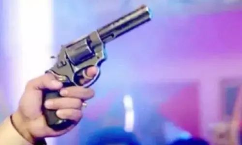 बार बालाओं का डांस के दौरान ख़ुशी से कर रहे थे फायरिंग, दो की जांघों में जा घुसी जब गोली खून देख मचा हडकम्प