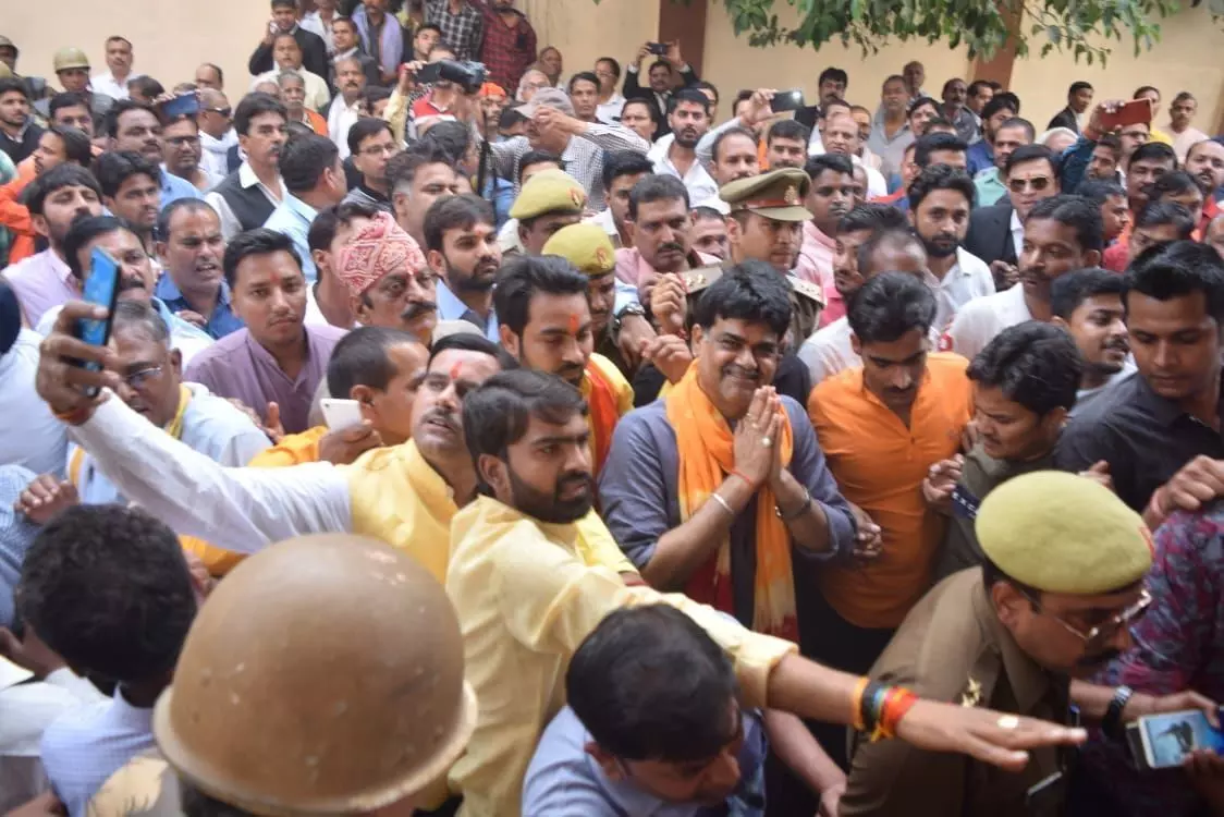 जवाहर पंडित हत्याकांड :- चारो करवरिया बंधु को आजीवन कारावास, एक लाख अस्सी हजार रुपये का कोर्ट ने प्रत्येक पर लगाया जुर्माना जवाहर पंडित हत्याकांड :- चारो करवरिया बंधु को आजीवन कारावास, एक लाख अस्सी हजार रुपये का कोर्ट ने प्रत्येक पर लगाया जुर्माना