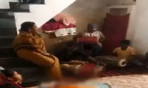 मां ने लोकगीत गाकर अपने जवान बेटे को दी अंतिम विदाई, VIDEO देख कर नहीं रोक पाएंगे आंसू