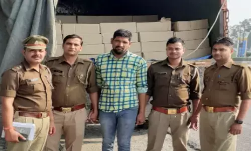 नोएडा में पुलिस शराब के खिलाफ बड़ी कार्यवाही, तीन बडे ट्रकों में एक करोड़ रूपये कीमत की अवैध शराब पकड़ी