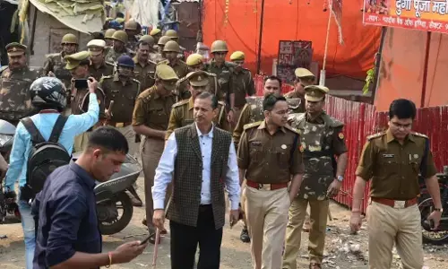 अयोध्या मामले में सुप्रीम कोर्ट के फैसले से पहले पुलिस ने नोएडा में किया फ्लैग मार्च