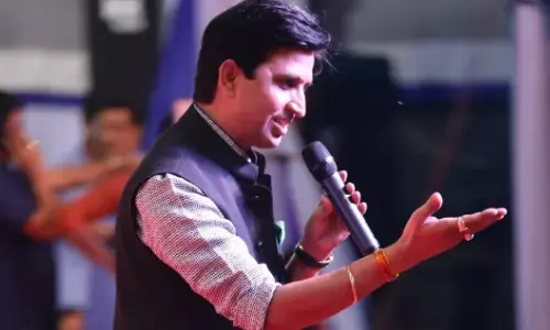 डॉ कुमार विश्वास के नाम पर बेच दिए लाखों के फर्जी टिकिट, तब कुमार बोले ये बोले यहाँ भी फर्जी ? डॉ कुमार विश्वास के नाम पर बेच दिए लाखों के फर्जी टिकिट, तब कुमार बोले ये बोले यहाँ भी फर्जी ?