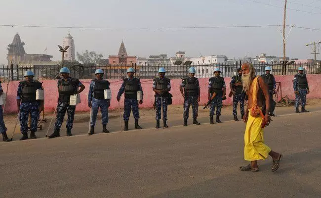 Ayodhya News: कोर्ट ने विवादित जमीन मंदिर को सौंपी, मस्जिद के लिए मिलेगी अलग जगह, पढिये 10 बड़ी बातें