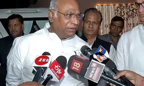 महाराष्ट्र में राजनैतिक घमासान: जयपुर के रिसॉर्ट में ठहरे महाराष्ट्र के कांग्रेस विधायक, CM गहलोत ने की मुलाकात