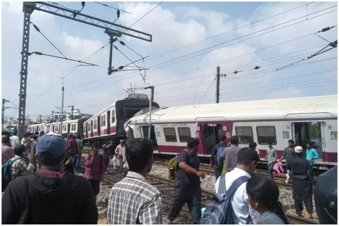 हैदराबाद के पास दो ट्रेनों के बीच सीधी टक्कर, 30 यात्री घायल