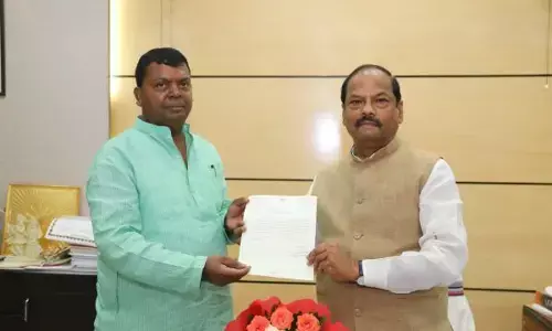 अब झारखंड में बीजेपी से आजसू अड़ी, सांसद ने की सीएम से मुलाकात अब झारखंड में बीजेपी से आजसू अड़ी, सांसद ने की सीएम से मुलाकात