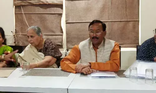 इलाहाबाद: व्यापारी और वकील बेटे को जान से मारने की धमकी इलाहाबाद: व्यापारी और वकील बेटे को जान से मारने की धमकी