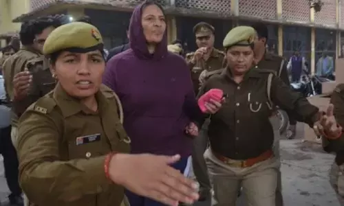 गाजियाबाद: इंस्पेक्टर लक्ष्मी चौहान का पुलिस को मिला रिमांड,  9 लाख 85000 रुपये की रकम हुयी बरामद