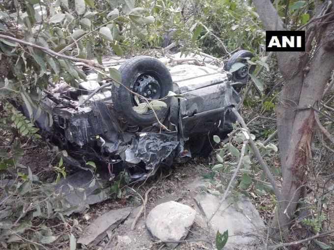 हिमाचल प्रदेश: मंडी जिले में खाई में गिरी कार, 3 लोगों की मौत, 3 घायल हिमाचल प्रदेश: मंडी जिले में खाई में गिरी कार, 3 लोगों की मौत, 3 घायल