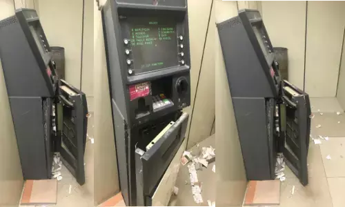 गाजियाबाद पुलिस की एटीएम तोड़ रहे बदमाशों से मुठभेड़, तीन को लगी गोली, आईजी ने दिया टीम को पचास हजार का इनाम