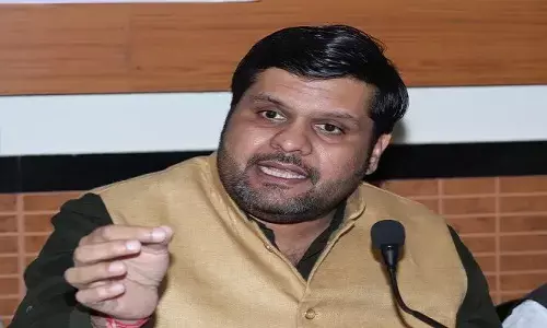 कांग्रेस के गौरव वल्लभ ने सीएम रघुवर दास को दी चुनौती कांग्रेस के गौरव वल्लभ ने सीएम रघुवर दास को दी चुनौती