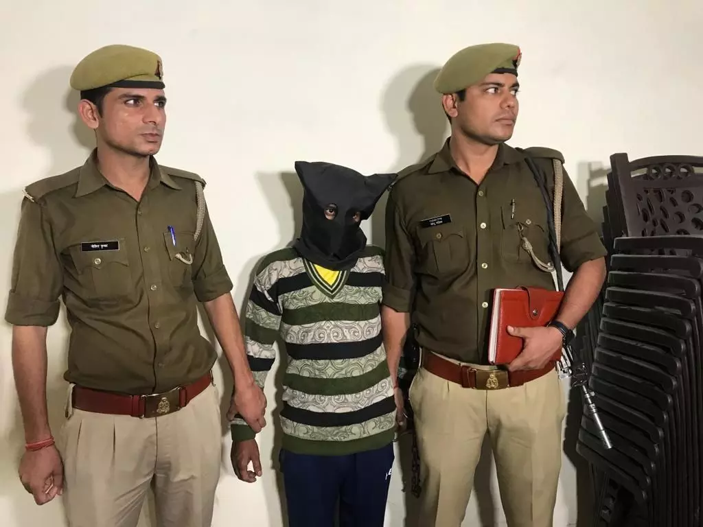 नोएडा पुलिस ने गैंगरेप के वांछित 25 हजार रुपये के इनामी अभियुक्त को किया गिरफ्तार