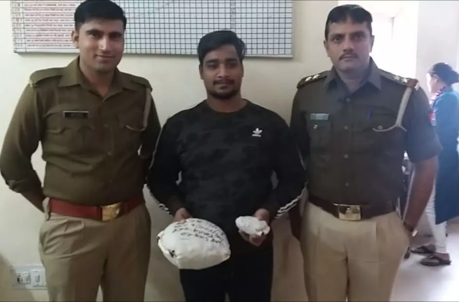 नोएडा : थाना फेस-3 पुलिस ने पकड़ा एक शातिर गांजा तस्कर नोएडा : थाना फेस-3 पुलिस ने पकड़ा एक शातिर गांजा तस्कर