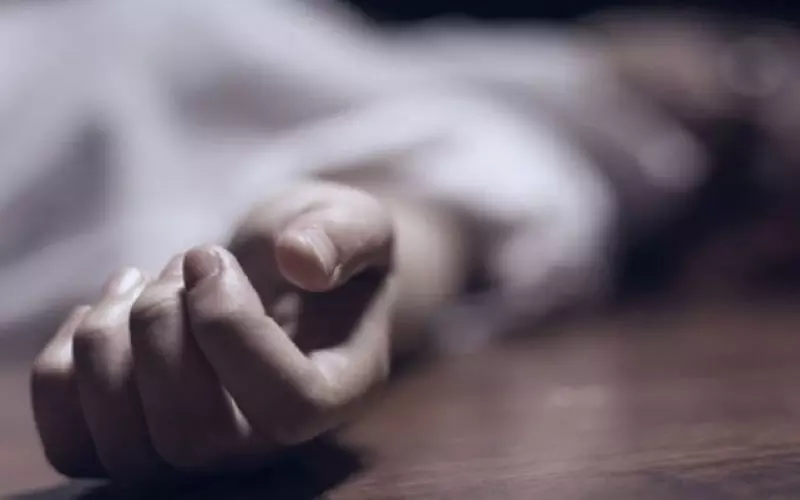 फतेहपुर मे घर के अंदर आधी रात युवक की गला रेतकर हत्या