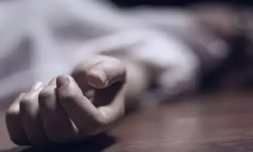 नोएडा : छठी मंजिल से गिरकर चार वर्षीय बच्चे की मौत नोएडा : छठी मंजिल से गिरकर चार वर्षीय बच्चे की मौत
