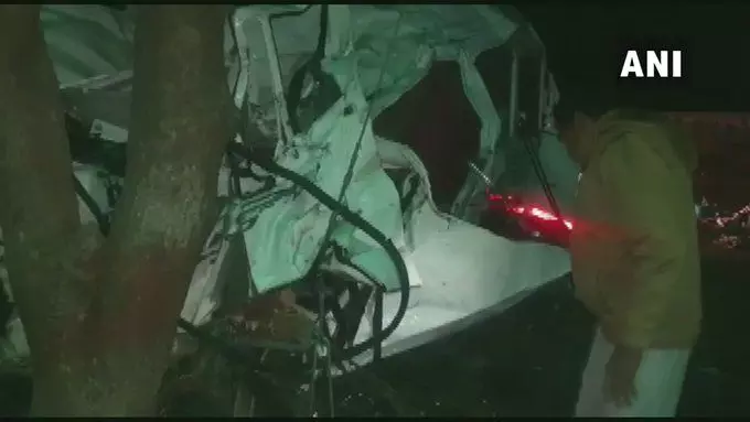 राजस्थान: नागौर में सड़क हादसा, आपस में टकराई दो बसें, 11 लोगों की मौत राजस्थान: नागौर में सड़क हादसा, आपस में टकराई दो बसें, 11 लोगों की मौत