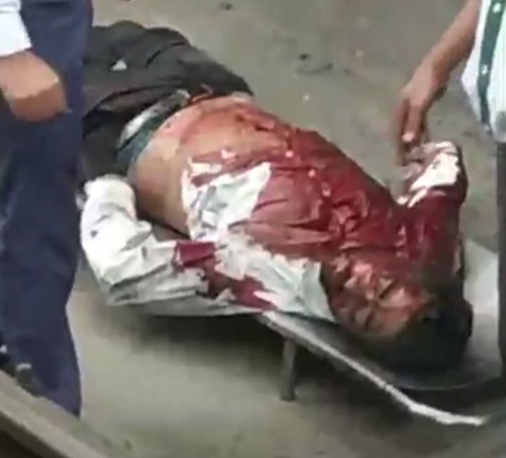 नोएडा में मेट्रो के आगे कूदकर एक युवक ने की आत्महत्या नोएडा में मेट्रो के आगे कूदकर एक युवक ने की आत्महत्या