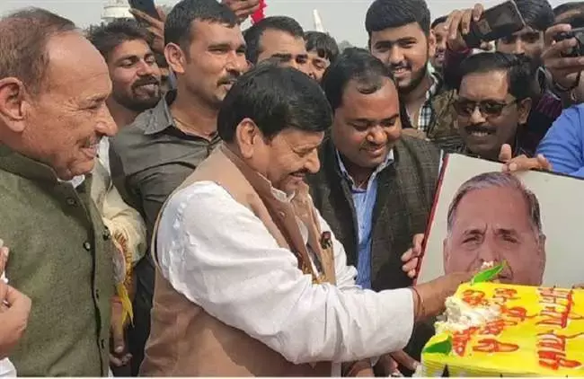 मुलायम का जन्मदिन इटावा में शिवपाल ने मनाया, नहीं पहुंचा कोई परिजन