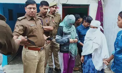 प्रयागराज पुलिस ने घर में पकड़ा सेक्स रैकेट , अंदर का हाल देख पुलिस भी रह गई हैरान! प्रयागराज पुलिस ने घर में पकड़ा सेक्स रैकेट , अंदर का हाल देख पुलिस भी रह गई हैरान!