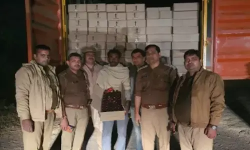 नोएडा: दादरी पुलिस ने आबकारी विभाग के साथ मिलकर पकड़ा एक शातिर शराब तस्कर,कब्जे से 5 लाख की शराब बरामद