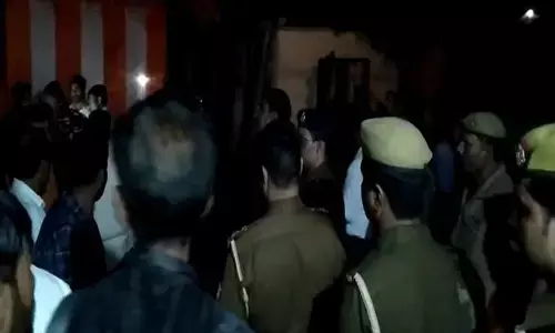 हापुड़ में शादी समारोह में ताबड़तोड़ चली गोलियां, दूल्हे के चाचा की मौत, पांच घायल हापुड़ में शादी समारोह में ताबड़तोड़ चली गोलियां, दूल्हे के चाचा की मौत, पांच घायल