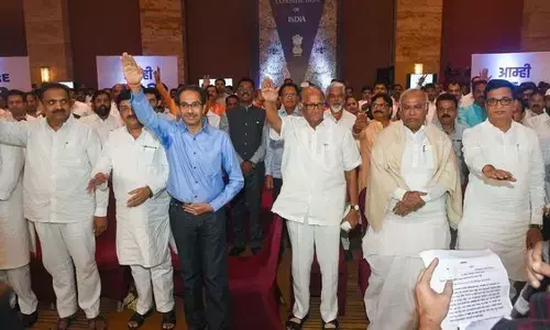 महाराष्ट्र : होटल में सजी मिनी असेंबली, शिवसेना, विपक्ष के 162 विधायकों ने ली BJP के साथ न जाने की शपथ