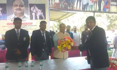 नोएडा स्टेडियम में हुयी कराटे प्रतियोगिता,कई स्कूली बच्चों ने लिया हिस्सा