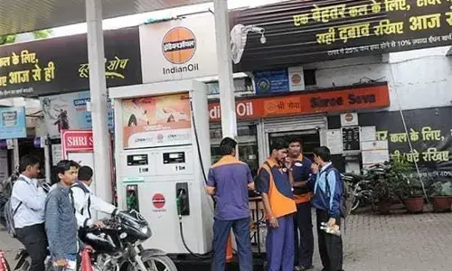 पेट्रोल पंप खोलने के नियम हुए आसान, ऐसे उठाएं मौके का फायदा पेट्रोल पंप खोलने के नियम हुए आसान, ऐसे उठाएं मौके का फायदा