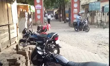 भ्रष्टाचार की गंगोत्री में डूबा सदर का रजिस्ट्री ऑफिस, निबंधन कार्यालय में दस्तावेज नवीसों, भूमाफियाओं, सब रजिस्ट्रार के सयुंक्त सिंडिकेट मिलकर करते है बड़ा खेल भ्रष्टाचार की गंगोत्री में डूबा सदर का रजिस्ट्री ऑफिस, निबंधन कार्यालय में दस्तावेज नवीसों, भूमाफियाओं, सब रजिस्ट्रार के सयुंक्त सिंडिकेट मिलकर करते है बड़ा खेल