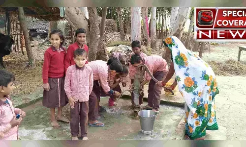 पड़ताल: मूलभूत सुविधाओं से महरूम रहकर ही अपने भविष्य की इबारत लिखने को मजबूर है मासूम.