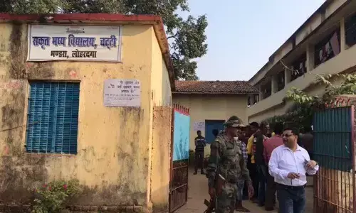 झारखंड के गुमला में नक्सलियों ने पुल को उड़ा दिया झारखंड के गुमला में नक्सलियों ने पुल को उड़ा दिया