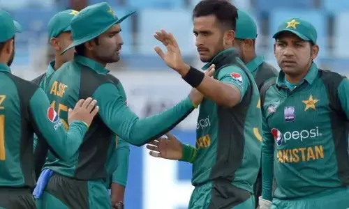 पाकिस्तान के इस तेज गेंदबाज की पसली टूटी, श्रीलंका के खिलाफ टेस्ट सीरीज से बाहर