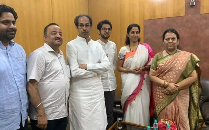 सुप्रिया सुले ने उद्धव ठाकरे से मुलाकात कर मांगी ये 2 बड़ी चीजें, जानें क्या सुप्रिया सुले ने उद्धव ठाकरे से मुलाकात कर मांगी ये 2 बड़ी चीजें, जानें क्या