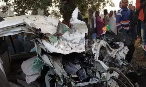 विधायक के भांजे समेत चार की मौत, चार घंटे तक फंसे रहे गाडी में शव