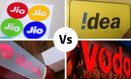 मोबाइल कस्टमर्स को झटका: Jio-एयरटेल-वोडाफोन ने 50% तक बढ़ाए रेट मोबाइल कस्टमर्स को झटका: Jio-एयरटेल-वोडाफोन ने 50% तक बढ़ाए रेट